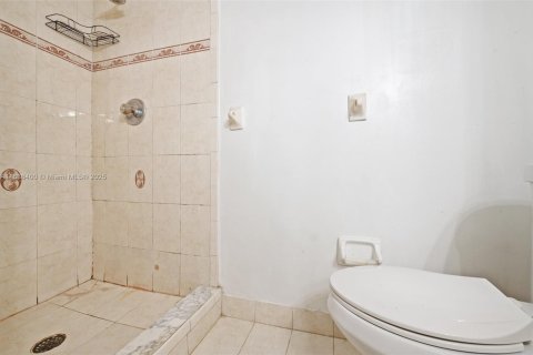 Townhouse in Hialeah, Florida 2 bedrooms, 69.68 sq.m. № 1832295 - photo 7
