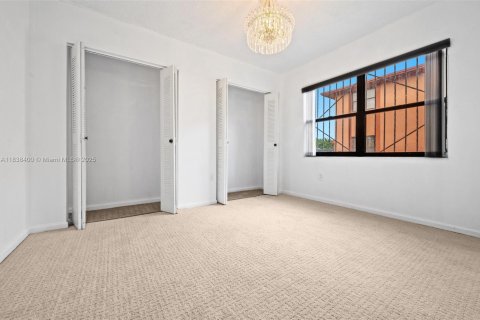 Townhouse in Hialeah, Florida 2 bedrooms, 69.68 sq.m. № 1832295 - photo 8