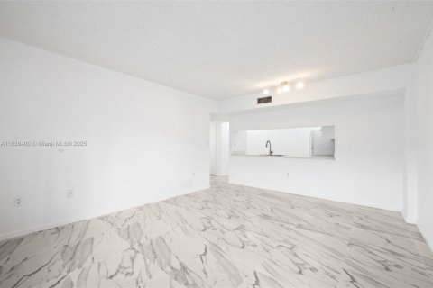Townhouse in Hialeah, Florida 2 bedrooms, 69.68 sq.m. № 1832295 - photo 28