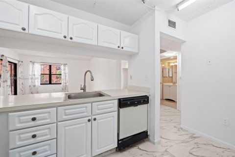Townhouse in Hialeah, Florida 2 bedrooms, 69.68 sq.m. № 1832295 - photo 25