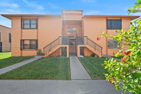 Townhouse in Hialeah, Florida 2 bedrooms, 69.68 sq.m. № 1832295 - photo 18