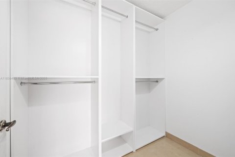 Townhouse in Hialeah, Florida 2 bedrooms, 69.68 sq.m. № 1832295 - photo 5