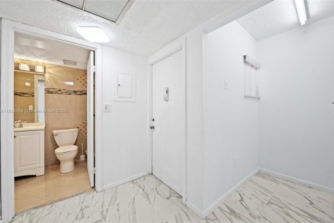 Townhouse in Hialeah, Florida 2 bedrooms, 69.68 sq.m. № 1832295 - photo 21