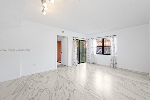 Townhouse in Hialeah, Florida 2 bedrooms, 69.68 sq.m. № 1832295 - photo 26
