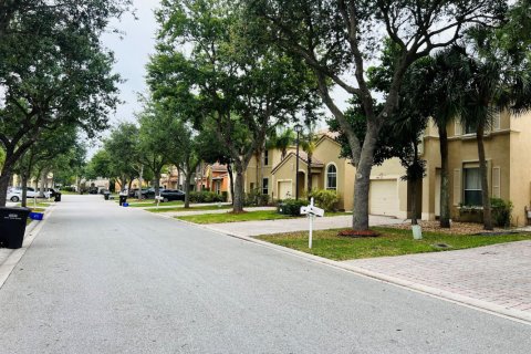 House in West Palm Beach, Florida 4 bedrooms, 183.85 sq.m. № 1179854 - photo 1