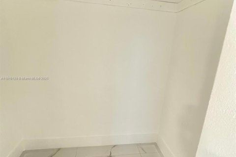 Купить виллу или дом в Майами, Флорида 5 комнат, 221.29м2, № 1962129 - фото 27