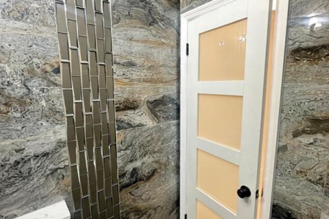 Купить виллу или дом в Майами, Флорида 5 комнат, 221.29м2, № 1962129 - фото 17