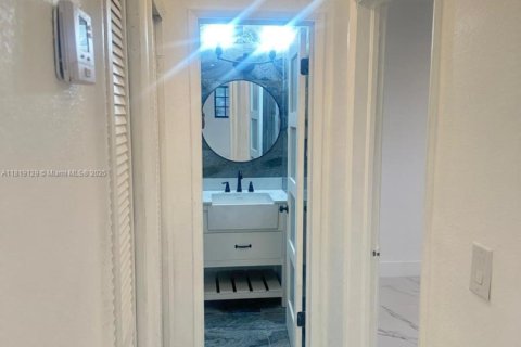 Купить виллу или дом в Майами, Флорида 5 комнат, 221.29м2, № 1962129 - фото 11