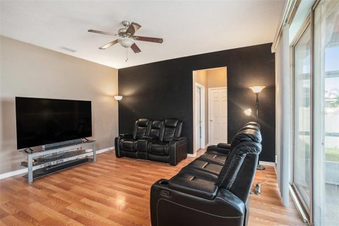 House in Wesley Chapel, Florida 4 bedrooms, 226.87 sq.m. № 1918440 - photo 9