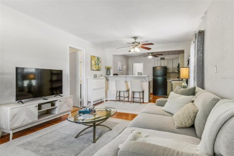 House in Saint Petersburg, Florida 2 bedrooms, 78.32 sq.m. № 2258622 - photo 7