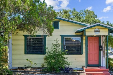House in Saint Petersburg, Florida 2 bedrooms, 78.32 sq.m. № 2258622