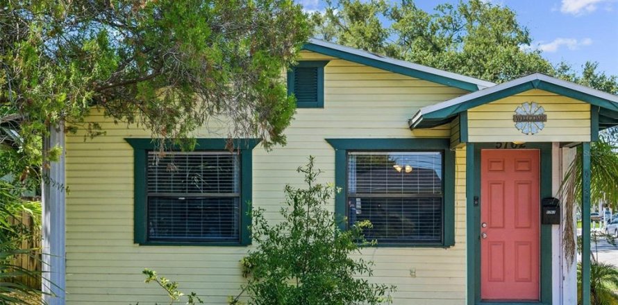 House in Saint Petersburg, Florida 2 bedrooms, 78.32 sq.m. № 2258622