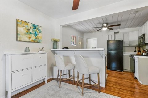 House in Saint Petersburg, Florida 2 bedrooms, 78.32 sq.m. № 2258622 - photo 9