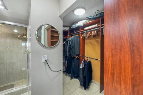 Купить кондоминиум в Халландейл-Бич, Флорида 2 спальни, 106.84м2, № 2002261 - фото 15