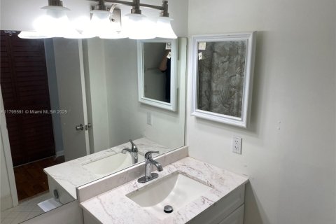 Condo in Coconut Creek, Florida, 2 bedrooms  № 1696970 - photo 19