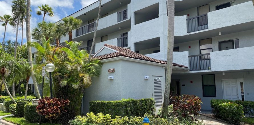 Condo in Coconut Creek, Florida, 2 bedrooms № 1696970