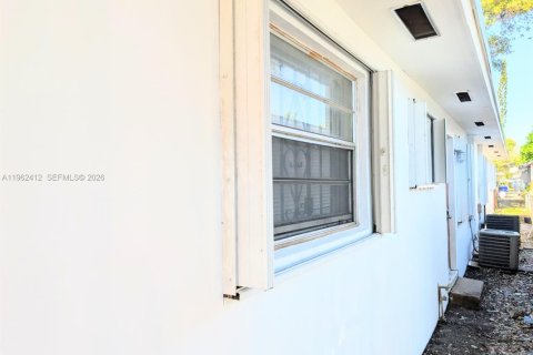 Commercial property in Miami, Florida 157.75 sq.m. № 2024070 - photo 4