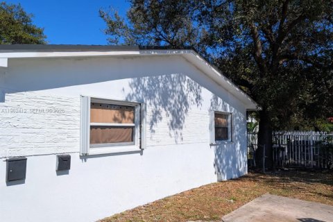 Commercial property in Miami, Florida 157.75 sq.m. № 2024070 - photo 3