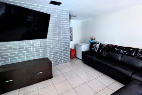 Commercial property in Miami, Florida 157.75 sq.m. № 2024070 - photo 8