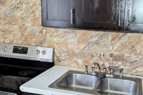 Commercial property in Miami, Florida 157.75 sq.m. № 2024070 - photo 10