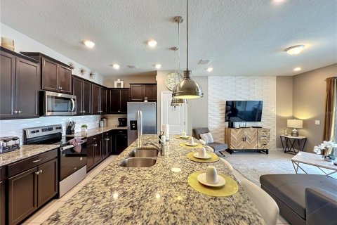 Touwnhouse à vendre à Davenport, Floride: 5 chambres, 213.02 m2 № 2093661 - photo 5