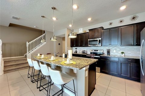 Touwnhouse à vendre à Davenport, Floride: 5 chambres, 213.02 m2 № 2093661 - photo 6