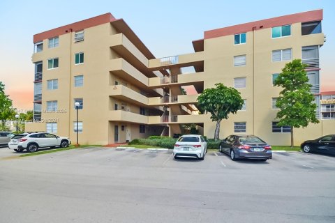 Condo in Plantation, Florida, 2 bedrooms  № 1737936 - photo 13