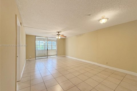 Condo in Plantation, Florida, 2 bedrooms  № 1737936 - photo 3