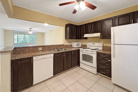 Condo in Plantation, Florida, 2 bedrooms  № 1737936 - photo 2