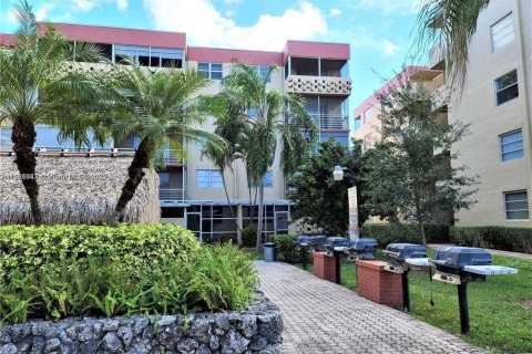 Condo in Plantation, Florida, 2 bedrooms  № 1737936 - photo 18