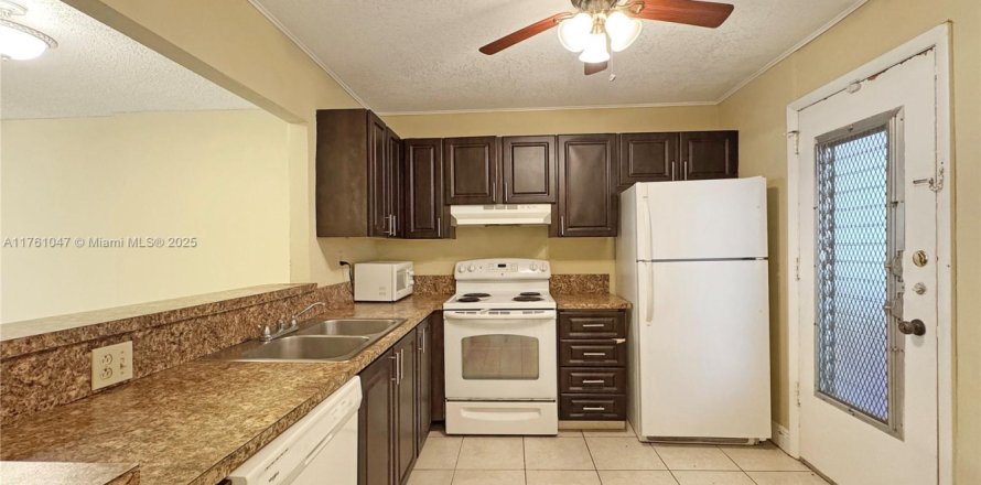 Condo in Plantation, Florida, 2 bedrooms  № 1737936