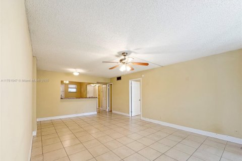 Condo in Plantation, Florida, 2 bedrooms  № 1737936 - photo 4