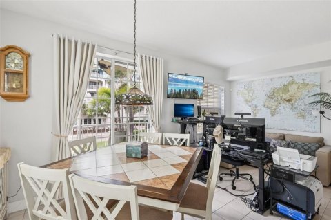 Townhouse in Ruskin, Florida 3 bedrooms, 170.38 sq.m. № 2151196 - photo 14