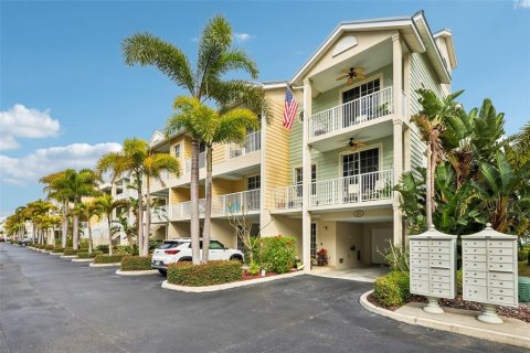 Townhouse in Ruskin, Florida 3 bedrooms, 170.38 sq.m. № 2151196