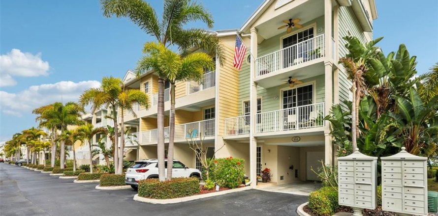 Townhouse in Ruskin, Florida 3 bedrooms, 170.38 sq.m. № 2151196