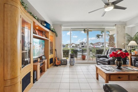 Townhouse in Ruskin, Florida 3 bedrooms, 170.38 sq.m. № 2151196 - photo 9