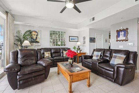 Townhouse in Ruskin, Florida 3 bedrooms, 170.38 sq.m. № 2151196 - photo 11