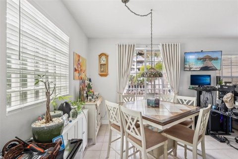 Townhouse in Ruskin, Florida 3 bedrooms, 170.38 sq.m. № 2151196 - photo 13