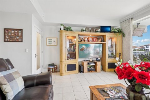 Townhouse in Ruskin, Florida 3 bedrooms, 170.38 sq.m. № 2151196 - photo 8