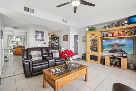 Townhouse in Ruskin, Florida 3 bedrooms, 170.38 sq.m. № 2151196 - photo 12