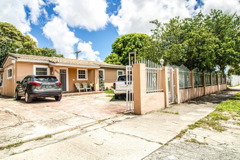 Casa en venta en Miami, Florida, 3 dormitorios, 98.85 m2 № 1847806 - foto 2