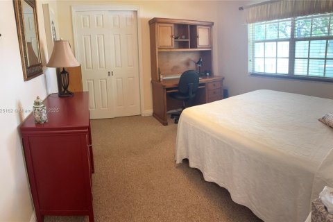 House in Plantation, Florida 4 bedrooms, 186.83 sq.m. № 1792475 - photo 16