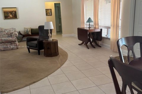 House in Plantation, Florida 4 bedrooms, 186.83 sq.m. № 1792475 - photo 10