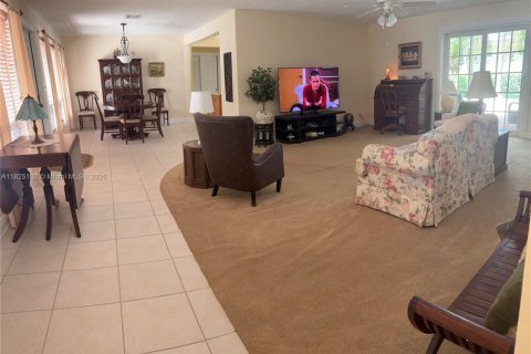 House in Plantation, Florida 4 bedrooms, 186.83 sq.m. № 1792475 - photo 11