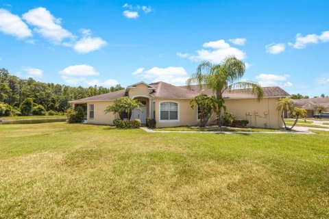 House in Wesley Chapel, Florida 3 bedrooms, 161.93 sq.m. № 1196991 - photo 2