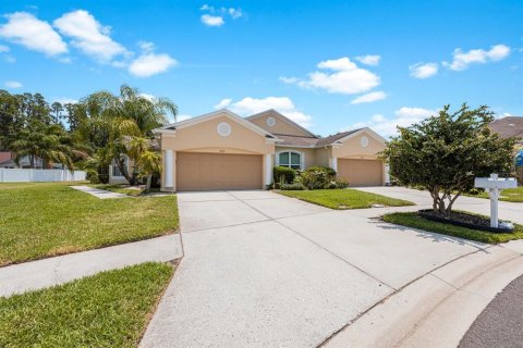 House in Wesley Chapel, Florida 3 bedrooms, 161.93 sq.m. № 1196991 - photo 1