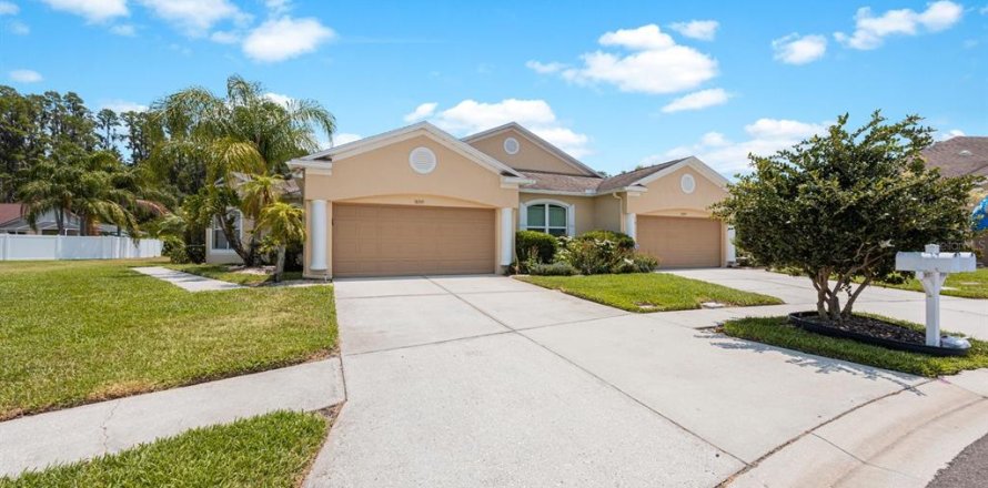 House in Wesley Chapel, Florida 3 bedrooms, 161.93 sq.m. № 1196991