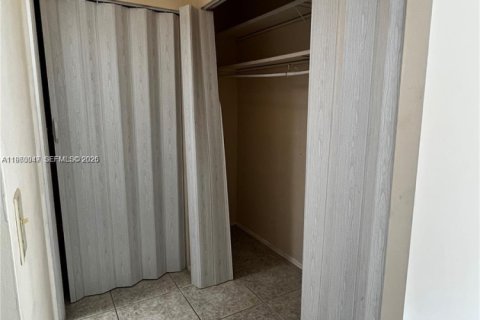 Снять в аренду кондоминиум в Лодерхилл, Флорида 2 спальни, 117.06м2, № 2023652 - фото 18