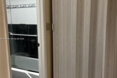 Снять в аренду кондоминиум в Лодерхилл, Флорида 2 спальни, 117.06м2, № 2023652 - фото 19