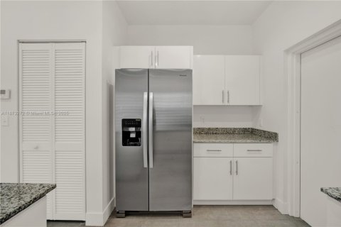 Снять в аренду таунхаус в Майами, Флорида 3 спальни, 125.42м2, № 1943820 - фото 8